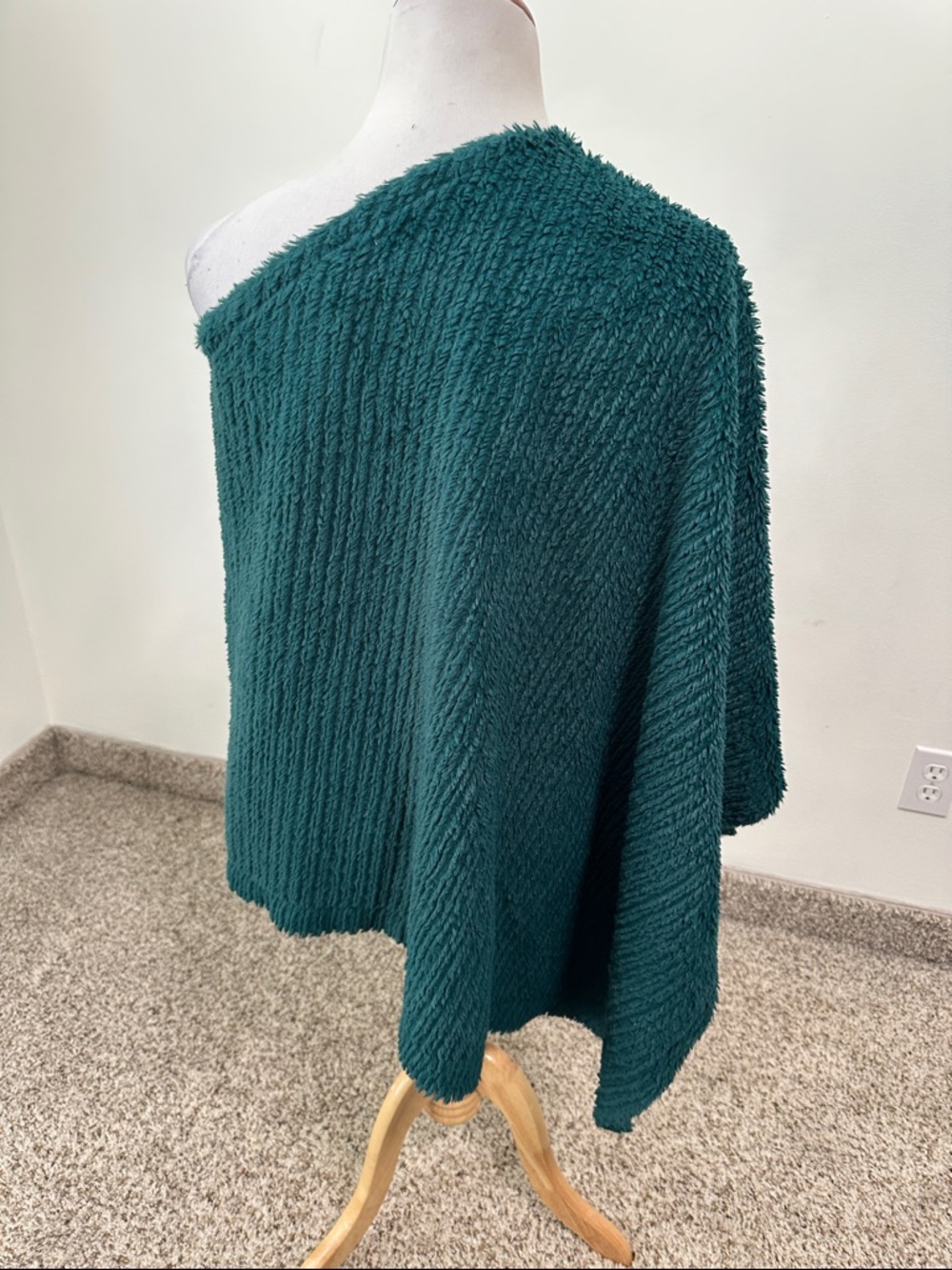 🍐 Do Everything In Love Poncho